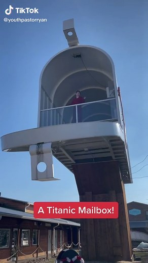 Boy Singing in Mailbox - Impressive Vocal Range