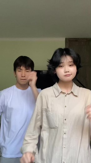 Sign Language Gestures Explained in a Simple Video