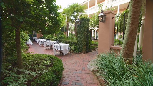 6K views · 132 reactions | Planters Inn boasts an unrivaled location in the heart of Charleston's Historic District & wins guests over time & time again with its beguiling atmosphere. Explore our brand new "Romantic Retreat" 3-day itinerary featuring this Grande Dame hotel: bit.ly/33CukXq #ExploreCharleston | Explore Charleston | Facebook