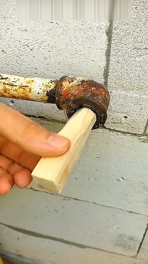 How to Clean Rusty Pipe Joints. #RustRemoval #DIYTools | Bazmechanic