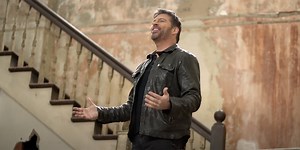 Harry Connick Jr sings “Amazing Grace” like you’ve never heard it