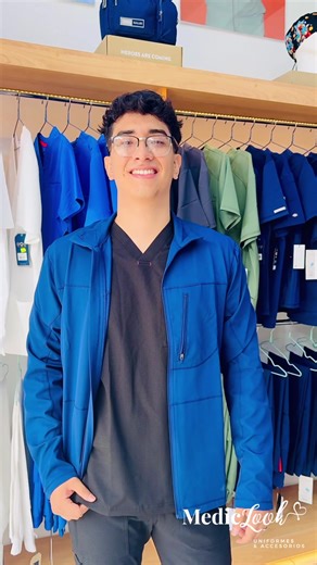 ✨ Estilo moderno y funcionalidad en cada detalle ✨ La casaca para varón en color azul navy de la línea Dickies Dynamix destaca por su diseño moderno y cómodo 👨‍⚕️ Cuenta con cierres funcionales, detalles que marcan la diferencia y un ajuste perfecto para acompañarte en cada jornada. Una prenda importada que combina calidad, estilo y practicidad para el día a día en el área de salud 🩺 📍 Medic Look – Scrubs y accesorios médicos Jr. Antonio Raymondi 388, Tarapoto 📲 Pedidos y consultas: 51 968 4
