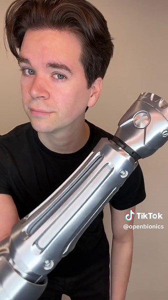 Testing a prototype arm cover design! How would you feel if the Hero Arm looked like THIS? 🦾 #anime #fullmetalalchemist #automail #heroarm #bionic