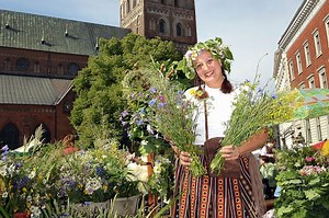A crash course in Latvian Midsummer