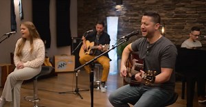 Beautiful Acoustic Cover of ‘I Hope You Dance’ as a Stunning Duet - Video