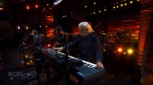 753K views · 18K reactions | Long Train Runnin' - The Doobie Brothers | Videos Musicales Solo En Hd | Facebook