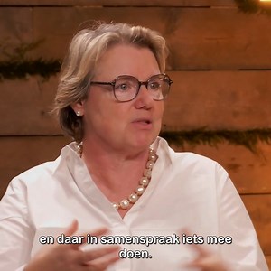 'We leven met z'n allen langer. Mensen willen ook langer actief zijn en bijdragen aan de maatschappij. Dat is fantastisch en moet door alle politieke niveaus gesteund worden', zegt Vlaams Parlementslid Veerle Geerinckx. Bekijk aflevering 50 van onze podcastreeks Studio Vlaanderen via 👉 https://youtu.be/H7wOQfY58Bg | N-VA