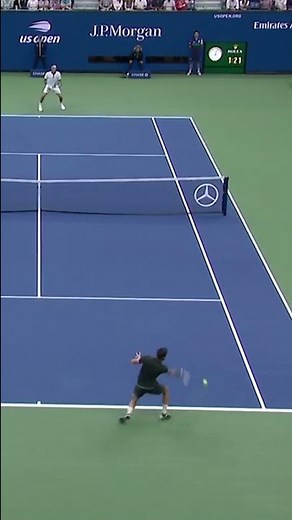 Roger Federer DOMINATES the point! 💪