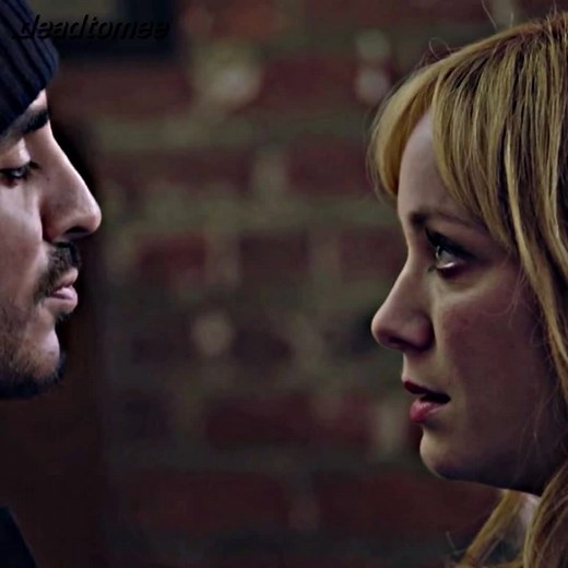Christina Hendricks Kisses Rio in Bar | Good Girls Scene