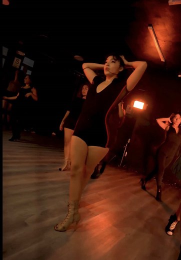 Downtown con mis Principiantes 👠💘 Iniciamos clases este 8 y 12 de Enero!! #clasesdeheels #limaperu #fyp