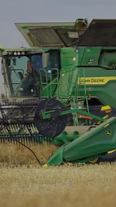 X9😮‍💨 . . . . . . . . #johndeere #x9 #combine #harvest #harvesting #agriculture #agro #farmer #farm #machinery #equipment #lifestyle #farmlife #ag #nodaysoff #combining #harvester #farmwatch #epic #food #world #foryou #deere #grain | Farming Watch