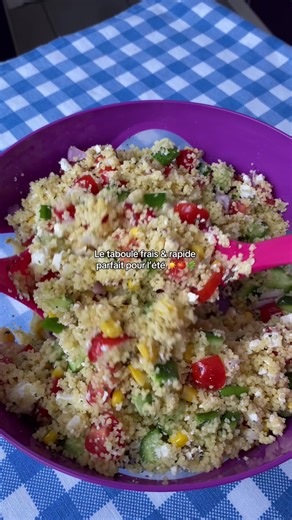 Taboulé d’été frais avec concombre et feta
