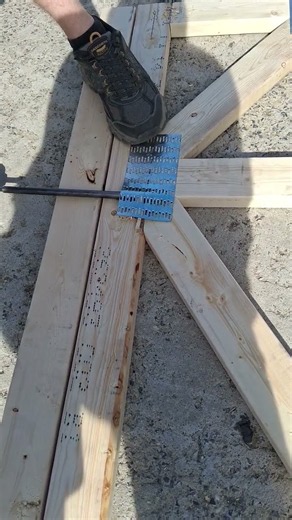 How to peel a plate off a truss. #construction #roofing #trusses #jackhammer
