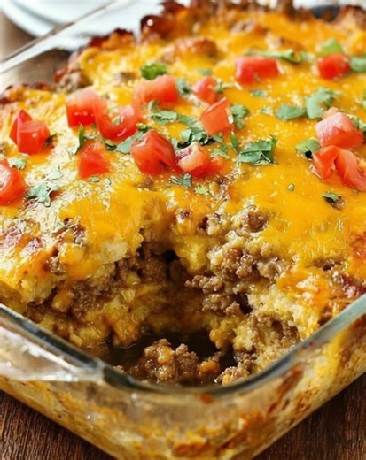 🧀🌮🔥 John Wayne Casserole Hearty, Cheesy Tex-Mex Comfort 💛 This John Wayne Casserole is a bold, comforting baked dish layered with taco-seasoned beef, a creamy sour cream mixture, colorful vegetables, and a soft biscuit crust, all finished with melted cheddar cheese. It’s rich, satisfying, and perfect for feeding a hungry crowd with classic Tex-Mex flavor. Ingredients For the Taco Beef • 1 lb ground beef • 1 packet taco seasoning • ¾ cup water For the Casserole • 1 (16.3 oz) can refrigerated 