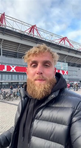 O Jake paul εξω απο το γήπεδο του Αγιαξ#fyp #foryou #greek #fy #football