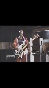 281K views · 6K reactions | Bootsy Collins sharing his formula for funk on the BBC series “Rockschool” from the 1980s.  By @dusttodigital @bootsy_collins . . . #sogrooveoficial #bassplayer #bassplayeruninted #bassist #bass #bassgram #bajista #basslove #bassguitar #bassplayerpro #bassmusic | Só Groove | Facebook