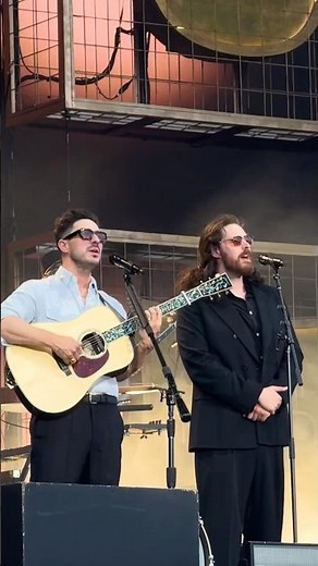 ‪@MumfordandSons‬ ‪@hozier‬ “Awake My Soul” live from ‪@BSTHydePark‬ 🌴 #hozier #ontour
