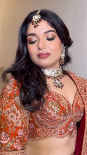 Roma Chawla|Bridal Makeup & Hair Artist on Instagram: "A vision in soft tones, radiant skin and delicate jewels ✨李 Bride @baidehisharmaa Makeup & stylist @braidsbunandbeauty Nails @mansi_thenailstudio Jewellery @kavipushp @bridesbykavipushp #bride #makeup #hairstylist #tutorial #mua #wakeupandmakeup #réel #reelitfeelit"