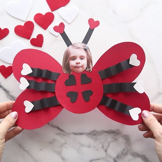 LOVE BUG LADY BUG CRAFT 🐞❤️ https://www.thebestideasforkids.com/valentine-ladybug-craft/ | The Best Ideas for Kids