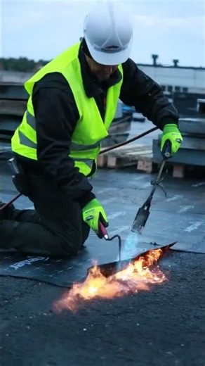 This Is How Professionals Install a Flat Roof