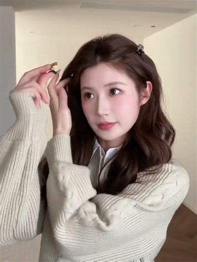 Transform Your Bangs - The Princess Headband Grip Solution