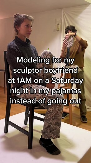 Experiencing that legendary Barcelona night life #lifemodel #figuremodel #pose #model #artmodel #reference #modelo #couple #sculpture