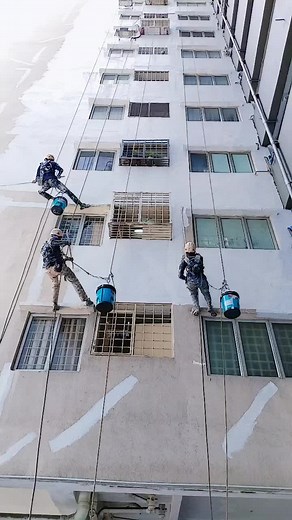 High-Rise Window Cleaners Safety Techniques Explained