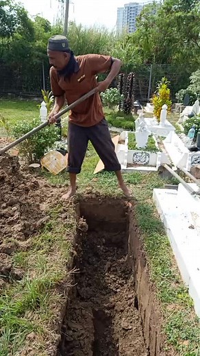 Digging a Grave: A Process in a Cemetery Setting