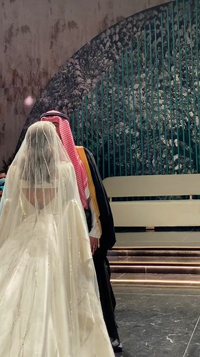 Rawan & abdulaziz ✨🤍 #wedding #saudi_weddings #bride #zaffah #saudiwedding #saudiweddings #firstlook #bridedress