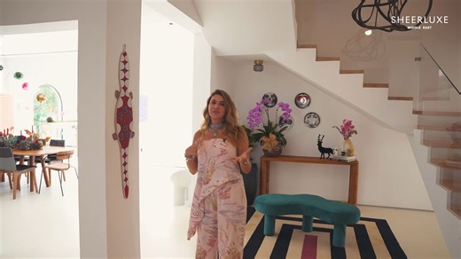 走进迪拜时尚别墅：艺术收藏、定制家具与日落美景