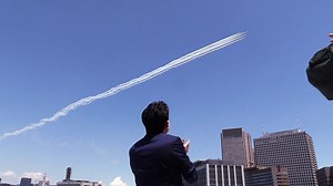 PM Abe: As Blue Impulse of the Japan Air Self-Defense Force soared in the skies above, I applauded to show my sincere appreciation and respect to the medical workers and others involved in the fight against the novel coronavirus. I thank them all very much. | Prime Minister's Office of Japan