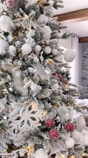 Who else has their Christmas tree up🌲🙋🏻‍♀️ Or do you wait until after Thanksgiving🦃 #christm #christmastree | Furniture flips