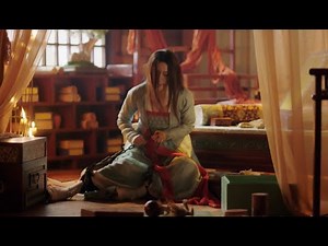 Chinese actress 雨婷兒 in leg shackles | 女演員雨婷兒戴腳鐐