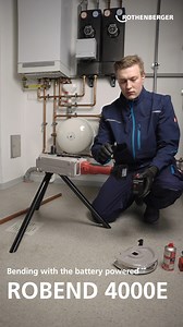 🇬🇧 With the battery-powered bending machine ROBEND 4000 E, plumbers can bend copper, stainless steel, carbon steel and multi-layer composite pipes up to 180° - even without a socket! Only a few steps are needed to adjust the pipe to the desired bending angle! Adrian shows you the different steps 😎 ​ More information at​ https://rothenberger.com/gb-en/robend-4000-e 🇩🇪 Mit der akkubasierten Biegemaschine ROBEND 4000 E können Installateure Rohre aus Kupfer, Edelstahl, C-Stahl und Mehrschichtve