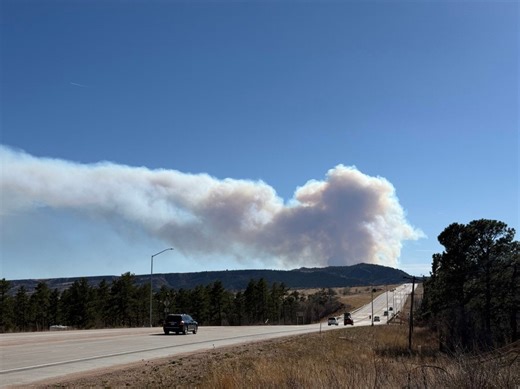 Fire near Hwy 115 burns 670 acres, no containment