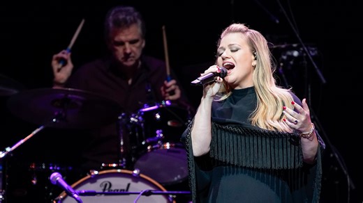 Kelly Clarkson isn't ready for another relationship following divorce: 'I like dog love!'