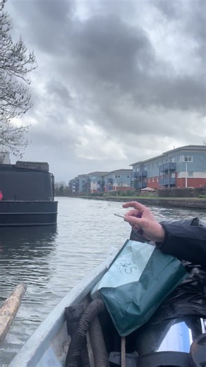 Lazy sudsy afternoon on the canal #narrowboat #boatlife