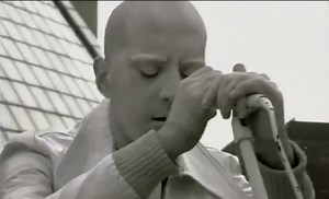 Ieri agli MTV Awards i negramaro sono stati premiati per la loro videografia. Per l'occasione condividiamo una clip che è una corsa veloce ed emozionante attraverso la continua sperimentazione ed innovazione artistica della band! | Negramaro