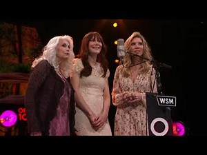 Molly Tuttle, Alison Krauss, Emmylou Harris - Didn’t Leave Nobody But The Baby (Live Grand Ole Opry)