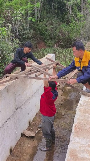 Construction of outdoor bridges, process of making mobile bridges