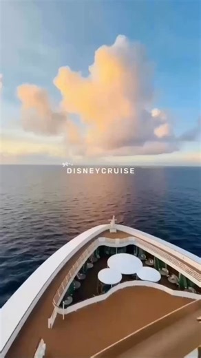 えり＊4児ママのクルーズノート on Instagram: "⭐︎ ディズニークルーズって 「どう予約するか」で 金額も自由度も全然違うの知ってた？👀 ①安心重視なら ②手間を減らしたいなら ③できるだけ旅費を抑えたいなら 選び方は人それぞれ✨ あなたならどれを選ぶ？ ①②③ コメントで教えてね☺️ —————————— Did you know that how you book a Disney Cruise can change the price a lot? 👀 ✔ Safety first ✔ Easy planning ✔ Saving money over time Everyone chooses differently ✨ Which option would you pick? Comment ①②③ 👇"