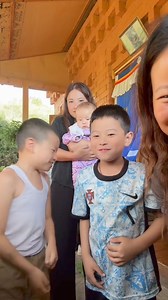 “Just give me my money prank” watch till the end 😂 Meymey Yangsi 🙏 . . Video credit Vajra TikTok | Inside_bhutan