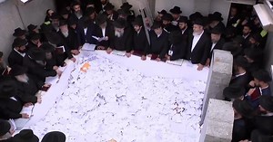 Thousands of rabbis gather in Queens to pray for Israel, humanity