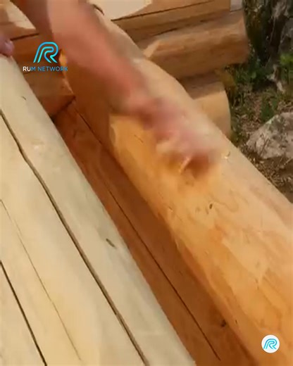 How i'm lifting heavy logs on log cabin building walls off grid cooking._R | Wild Survival