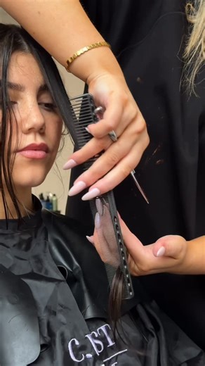 MANCHESTER COLOUR SPECIALIST & EXTENSIONS on Instagram: "The butterfly Haircut My must have haircut ! The butterfly cut gives the hair movement and volume all in one . It’s amazing for the girlies who are wanting long blended layers with added framing around the face. layers are the headline trend this season and not just in fashion. Inspired by the effortless energy of `90’s supermodels and the new-gen runway revival’ the butterfly cut brings volume, texture, and lift to every hair type . Using