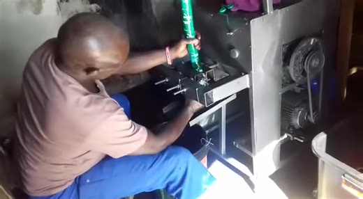 FREEZIT AND ICE POP MAKING MACHINES FOR SALE IN ZIMBABWE Makatenga ma freezit machine kupi? -freezit machine on sale 1)Manual freezit making machine >single lane........................$120 >double lane......................$200 2)Semi automatic freezit machine >single lane.......................$500 >double lane......................$750 3)Automatic freezit making machine >single lane.......................$1700 makes 35/40 per min >single lane.......................$1900 makes 45/50 per min >d