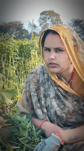 ⠀ ⠀ ⠀⠀ ⠀___ Ansa Ki Preet ___ on Instagram: "परपोज डे पे दिया देसी मेथी का फुल 😆😱😂😅😭 #funny #marwari"