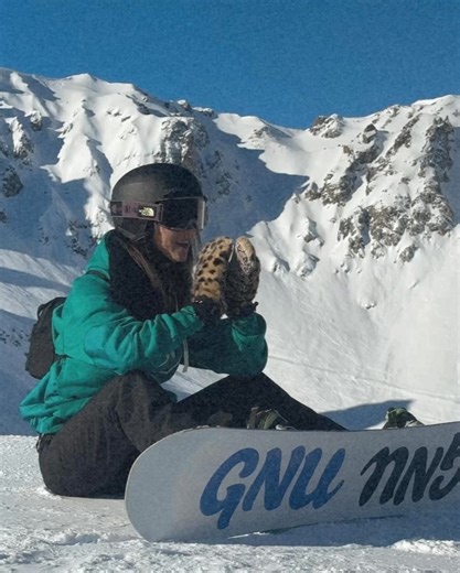 RACHEL COOK on Instagram: "Let’s do that again sometime 🏂 Should I make a vlog of this trip?! So much fun. I like this snowboarding shit."