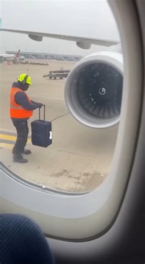 283K views · 217 reactions | Baggage Goes Straight Into Jet Engine  | Jellysmack | Facebook