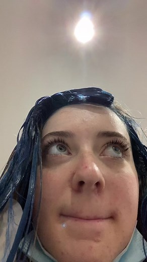 finally have blue highlights now :P #bluehair #hairdye #hairtok